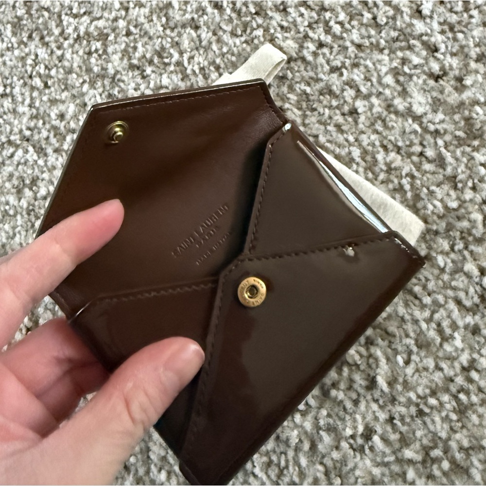 Saint Laurent Patent Shinny Brown Card Holder - Picture 5 of 6